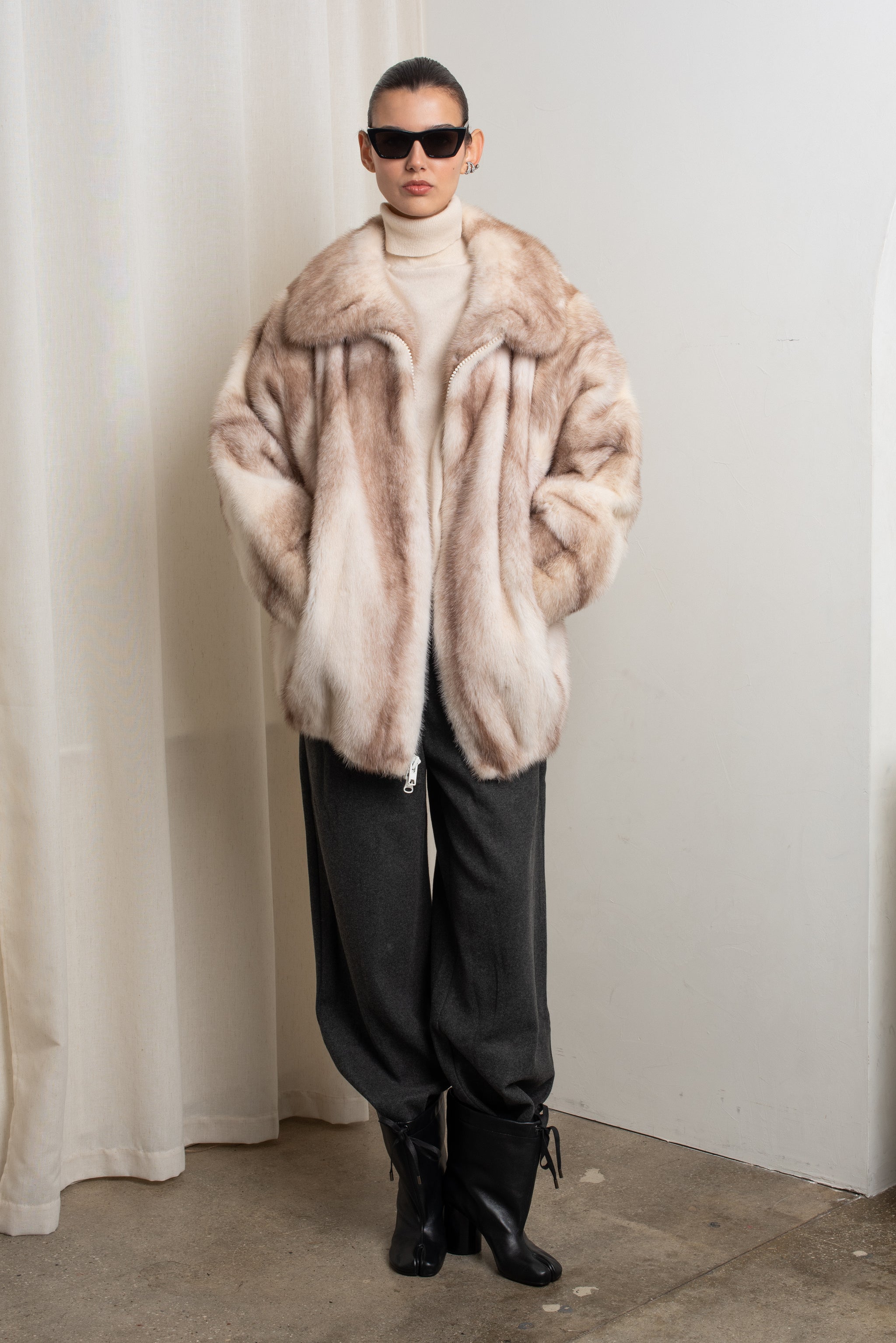 Minkページ Brown Crossed Mink – VUNÓ